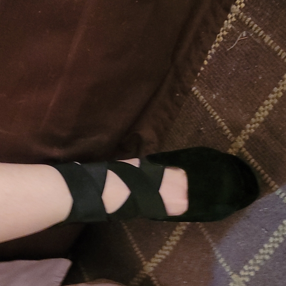 Yoki black criss cross wedge shoes size 7 - Picture 2 of 9